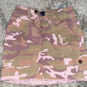 A Hollister pink camo tight skirt size 00 w23